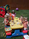 web_20030425girlspicnic.JPG (62717 bytes)