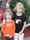 web_20051031-006girls.JPG (55073 bytes)