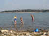 web_20071119-032swimming.JPG (54203 bytes)